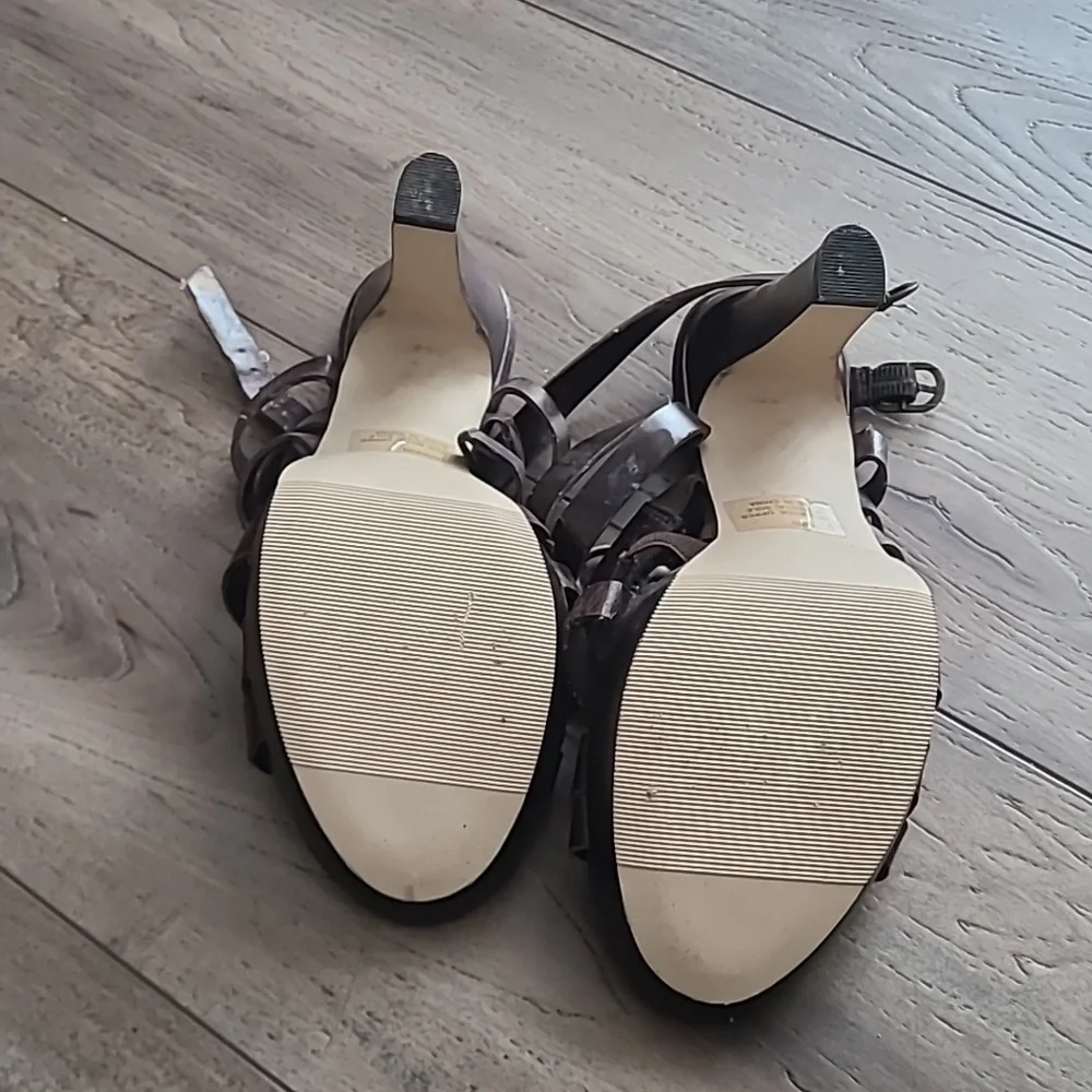 High heels - Picture 2 of 2